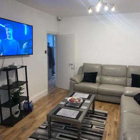Modern 5 Bedroom Family House - 18 Mins To Station Лондон Экстерьер фото